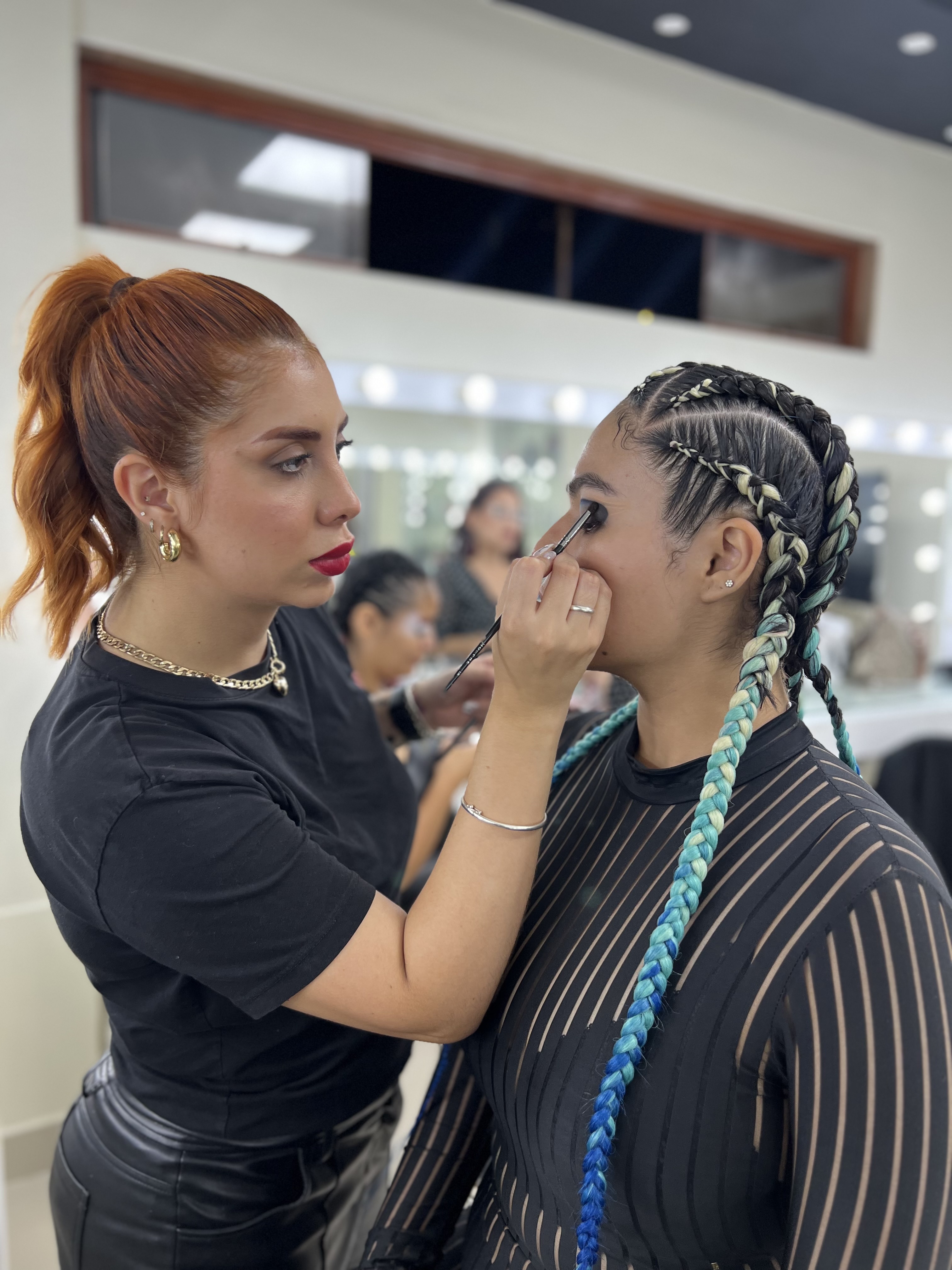 The Beauty School - en clase
